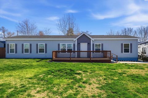 Photo of 514 14th St, Benton City, WA 99320 (MLS # 290993)