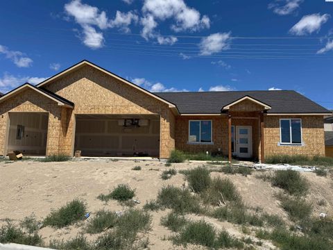 Photo of 10058 S Clodfelter Road, Kennewick, WA 99338 (MLS # 291125)