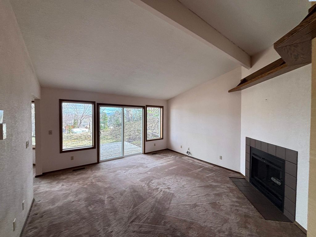 Photo of 1340 SW Wadleigh Dr, Pullman, WA 99163 (MLS # 291050)