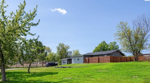 Photo of 39304 N Olson Pr Nw Pr, Benton City, WA 99320 (MLS # 287599)
