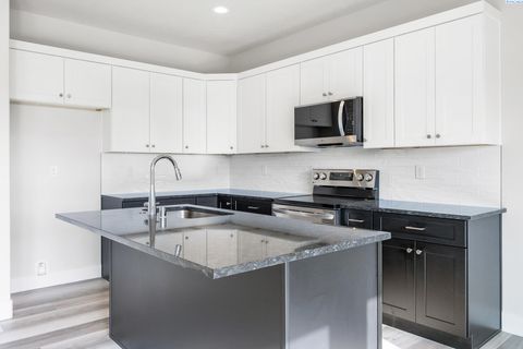 Photo of 7559 Grapevine Ct, West Richland, WA 99353 (MLS # 290650)