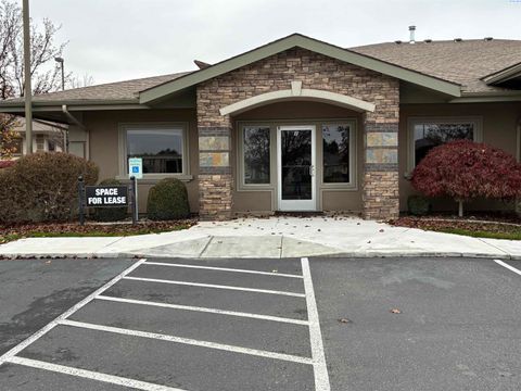 Photo of 1409 N Pittsburgh #B, Kennewick, WA 99336 (MLS # 290537)