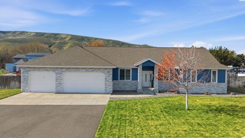 Photo of 4007 Keene Rd, Richland, WA 99352 (MLS # 292057)