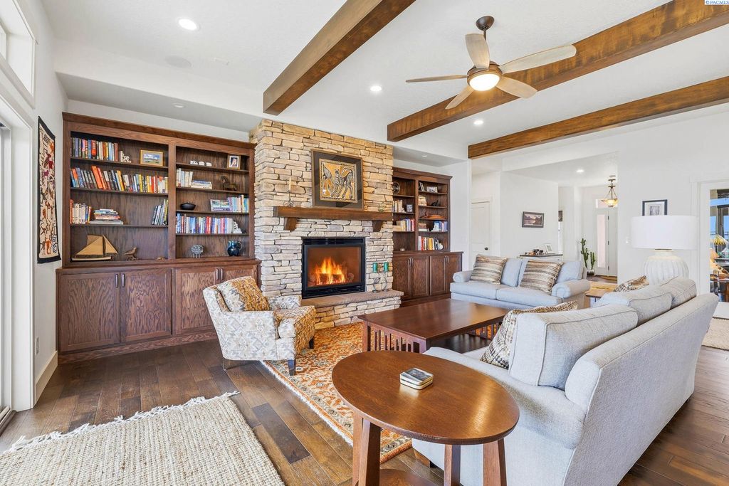 Photo of 1282 Paige St, Richland, WA 99352 (MLS # 291873)