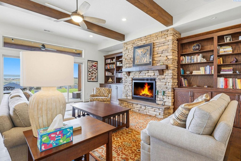 Photo of 1282 Paige St, Richland, WA 99352 (MLS # 291873)