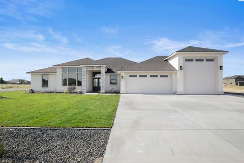 Photo of 12704 Rock Creek Dr, Pasco, WA 99301 (MLS # 285991)