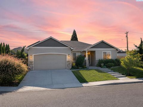 Photo of 4304 S Dennis Ct, Kennewick, WA 99337 (MLS # 293573)