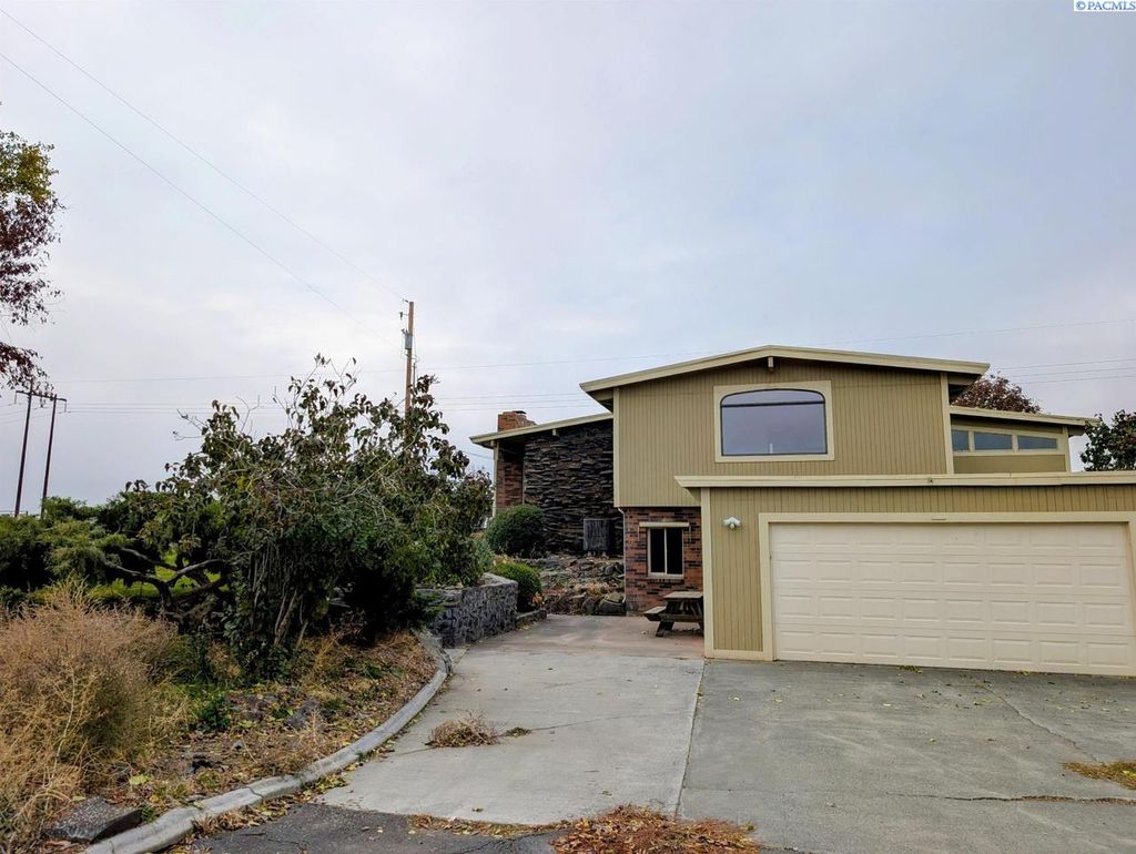 Photo of 2175 W Mcmanamon Rd, Othello, WA 99344 (MLS # 292524)