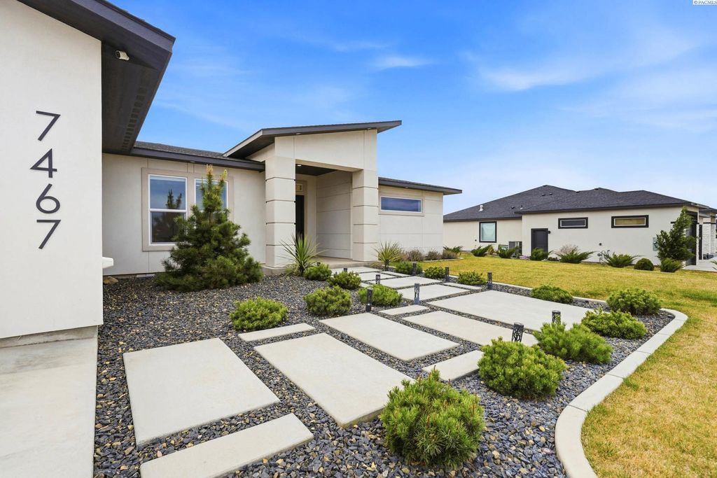 Photo of 7467 W 22nd Ave, Kennewick, WA 99338 (MLS # 291436)