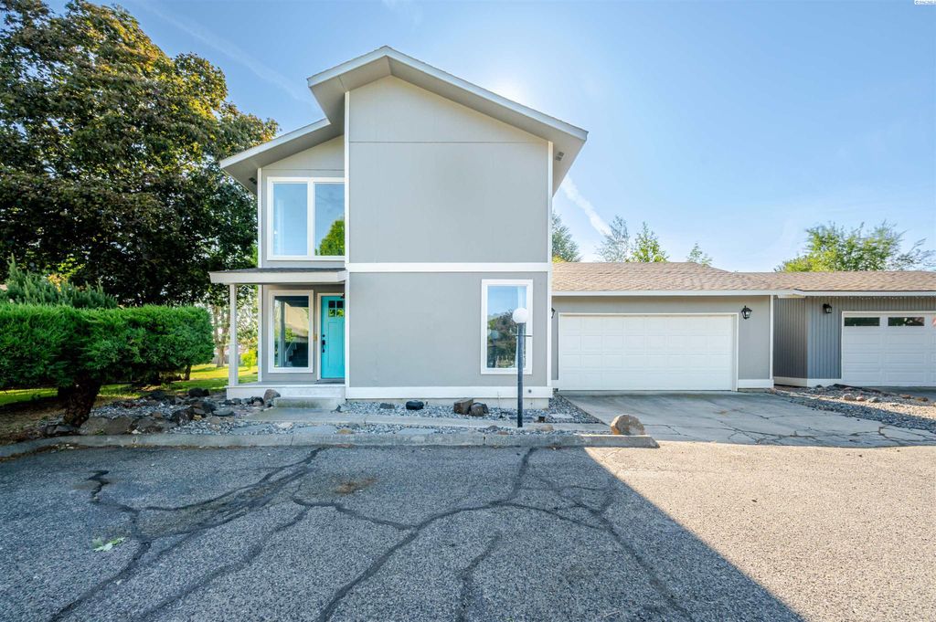 Photo of 405 Sailfish Court, Kennewick, WA 99338 (MLS # 293044)