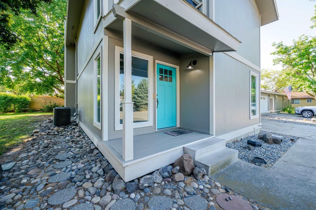 Photo of 405 Sailfish Court, Kennewick, WA 99338 (MLS # 293044)