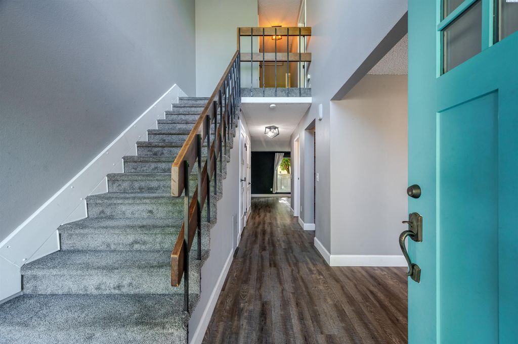 Photo of 405 Sailfish Court, Kennewick, WA 99338 (MLS # 293044)