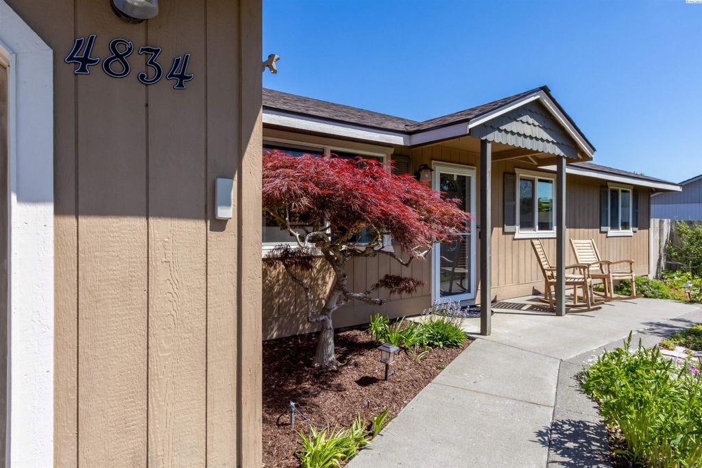 Photo of 4834 Hibiscus St, West Richland, WA 99353 (MLS # 292515)