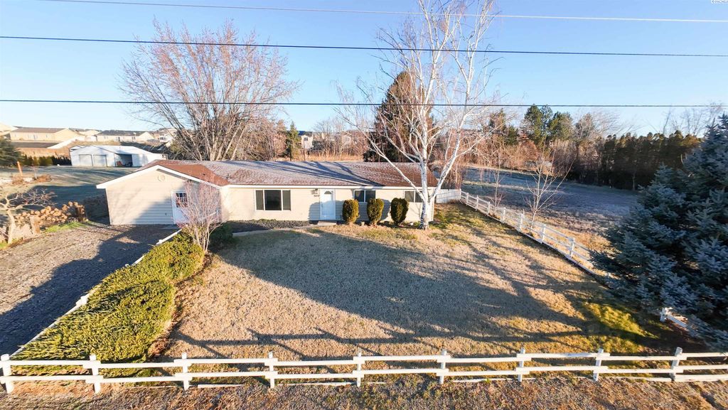 Photo of 5617 W Argent Road, Pasco, WA 99301 (MLS # 291262)