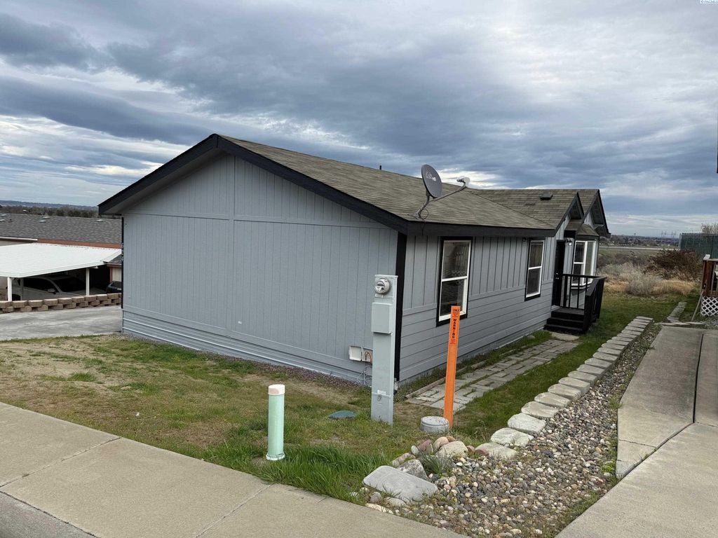 Photo of 624 Lonetree Ln, Richland, WA 99352 (MLS # 291418)