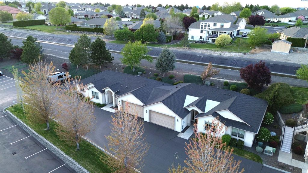 Photo of 3710 Canyon Lakes Dr K-102 Dr, Kennewick, WA 99337 (MLS # 292491)