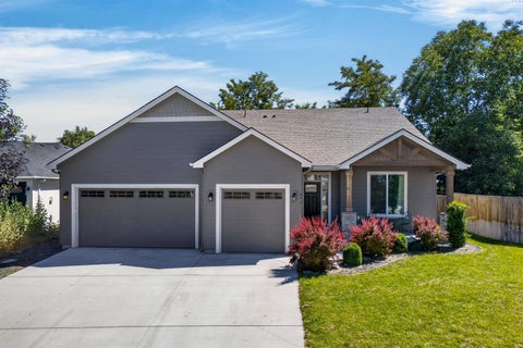 Photo of 642 E 32nd Court, Kennewick, WA 99337 (MLS # 294120)