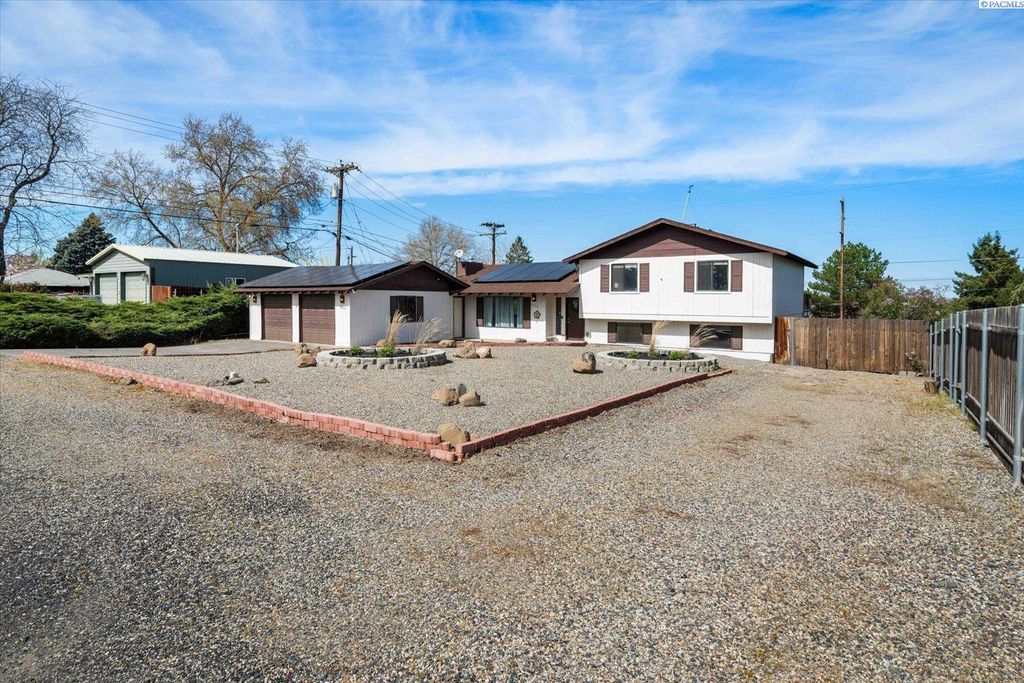 Photo of 6220 W Willamette Ave, Kennewick, WA 99336 (MLS # 291690)