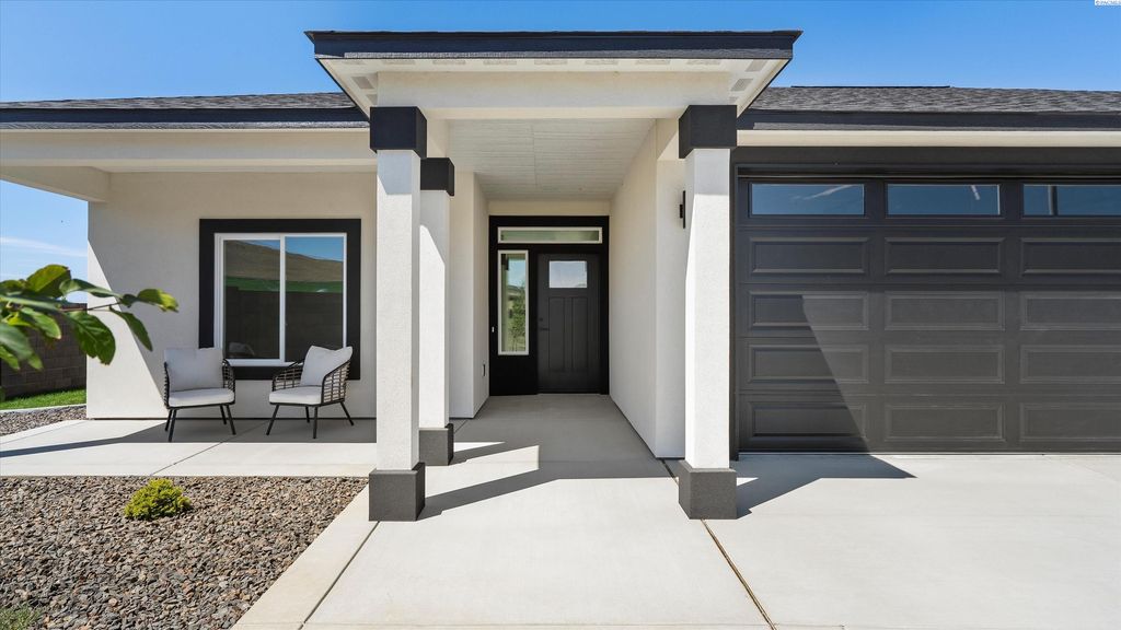 Photo of 3802 Scout Street, Richland, WA 99352 (MLS # 289799)