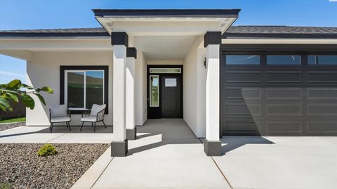 Photo of 3802 Scout Street, Richland, WA 99352 (MLS # 289799)