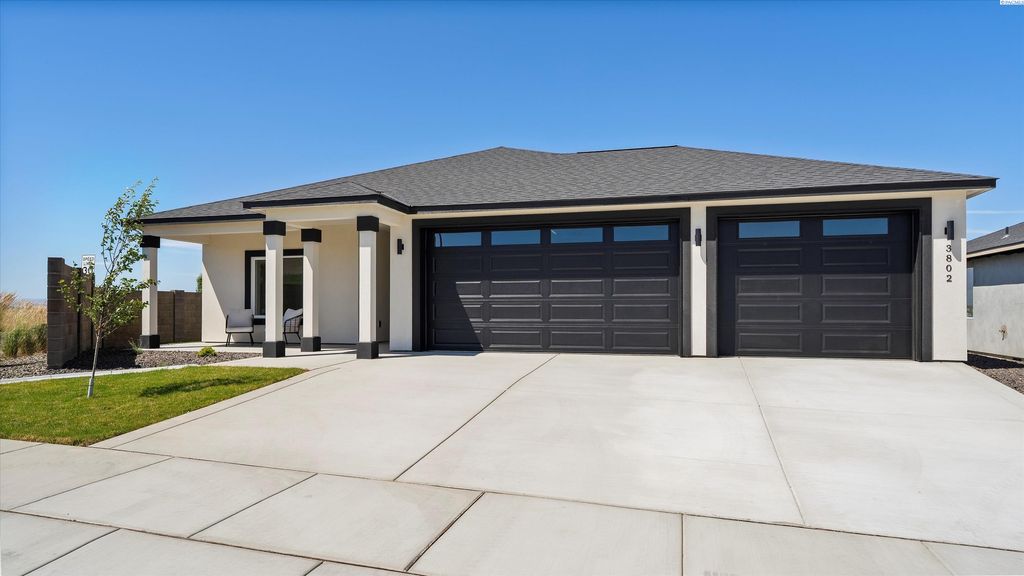 Photo of 3802 Scout Street, Richland, WA 99352 (MLS # 289799)