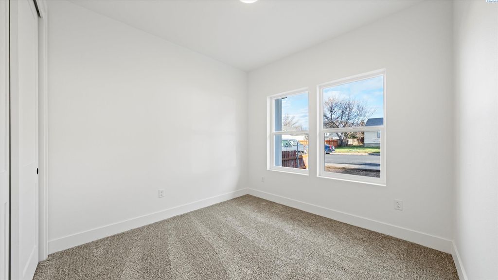 Photo of 919 Brown St, Prosser, WA 99350 (MLS # 289551)