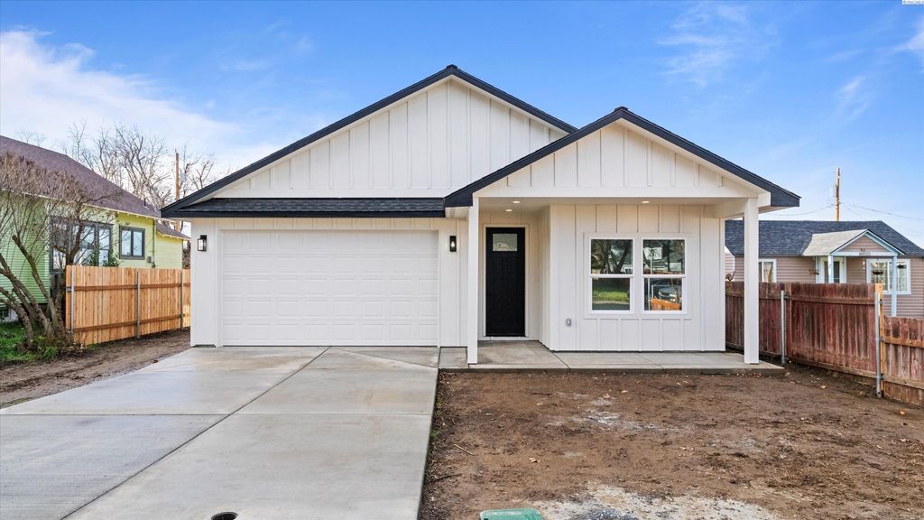 Photo of 919 Brown St, Prosser, WA 99350 (MLS # 289551)