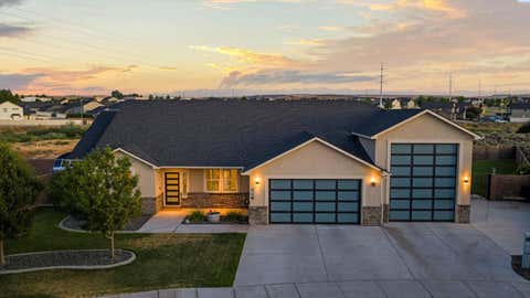 Photo of 825 Meadow Dr S DR, Richland, WA 99352 (MLS # 294625)