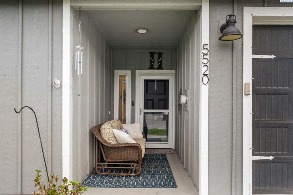 Photo of 5520 Remington Drive, Pasco, WA 99301 (MLS # 292380)