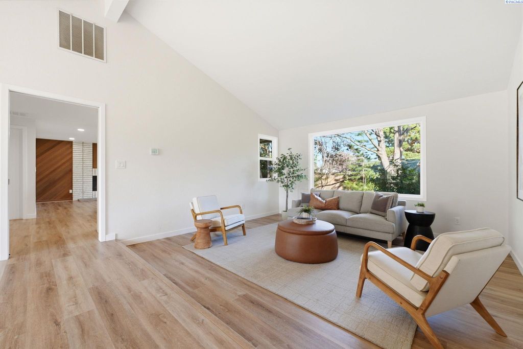 Photo of 2314 Easton Ave, Richland, WA 99354 (MLS # 291170)