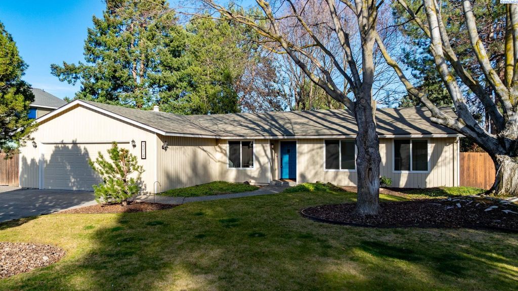 Photo of 2314 Easton Ave, Richland, WA 99354 (MLS # 291170)
