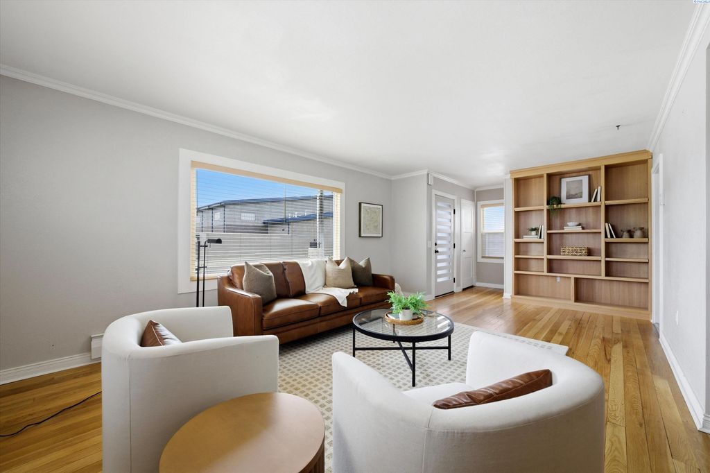 Photo of 90 Van Giesen St, Richland, WA 99354 (MLS # 292196)