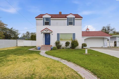 Photo of 90 Van Giesen St, Richland, WA 99354 (MLS # 292196)