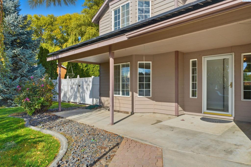 Photo of 16 W 48th Ave, Kennewick, WA 99337 (MLS # 288440)