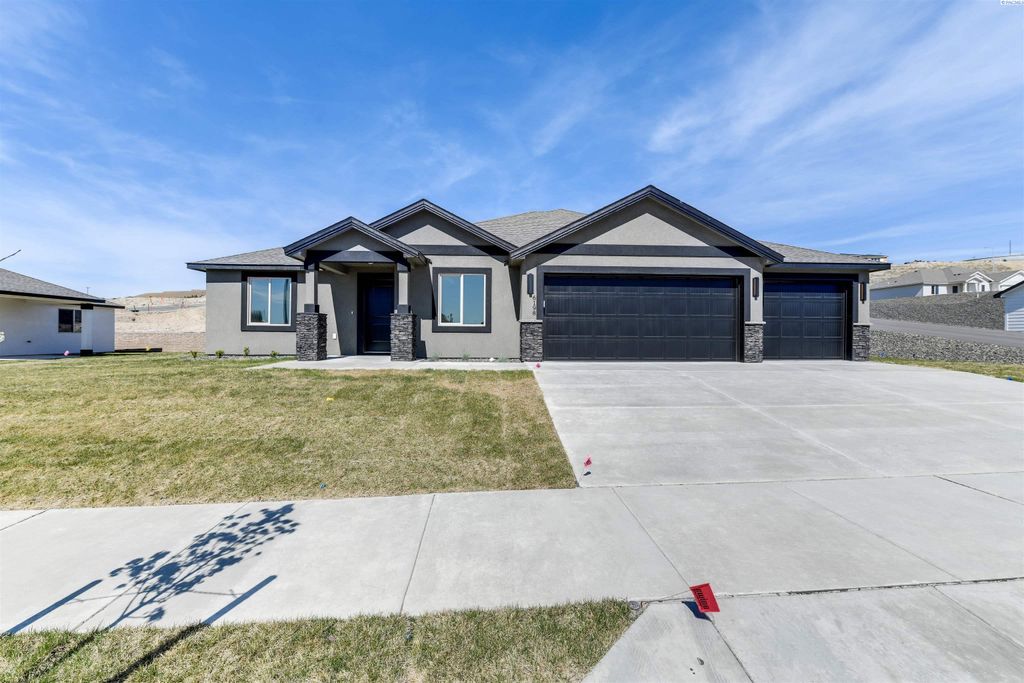 Photo of 6198 W 30th Pl, Kennewick, WA 99338 (MLS # 292074)