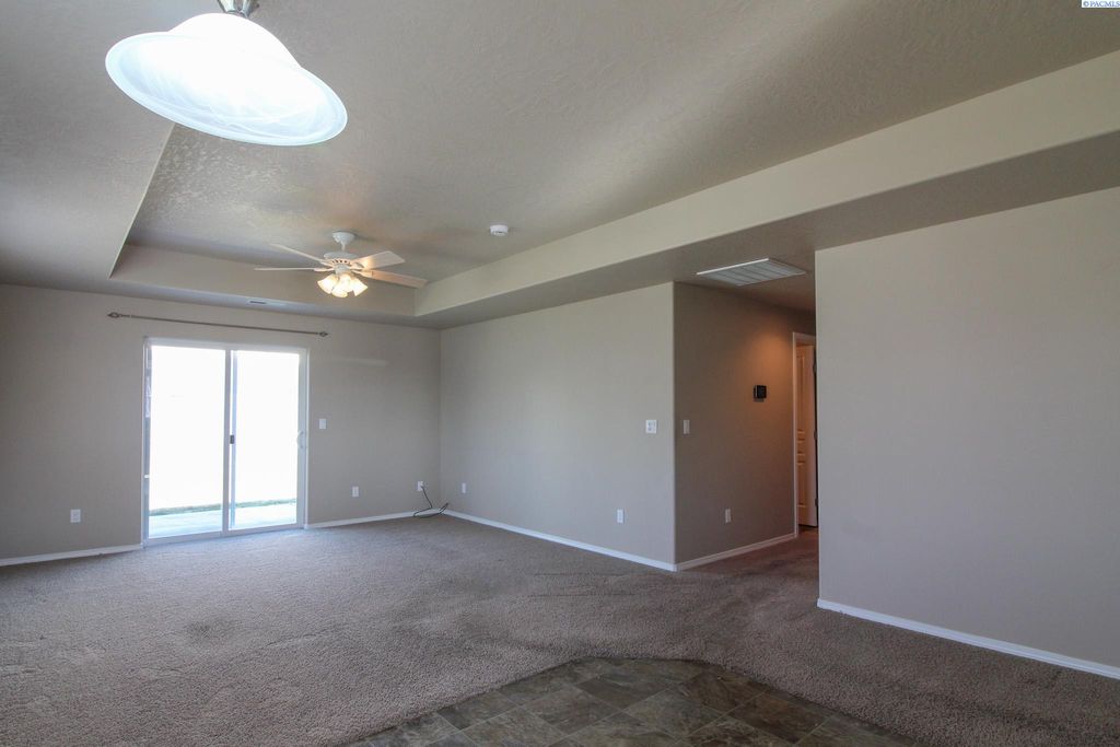 Photo of 6101 Turf Paradise Drive, Pasco, WA 99301 (MLS # 290730)