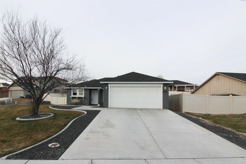 Photo of 6101 Turf Paradise Drive, Pasco, WA 99301 (MLS # 290730)