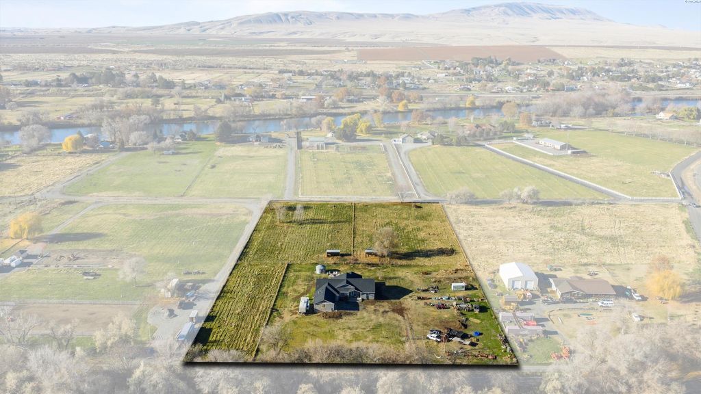 Photo of 97306 N Snively Rd, West Richland, WA 99353 (MLS # 289155)