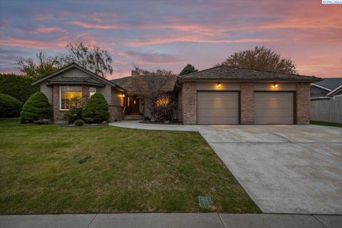 Photo of 2922 S Ledbetter Pl, Kennewick, WA 99337 (MLS # 293736)
