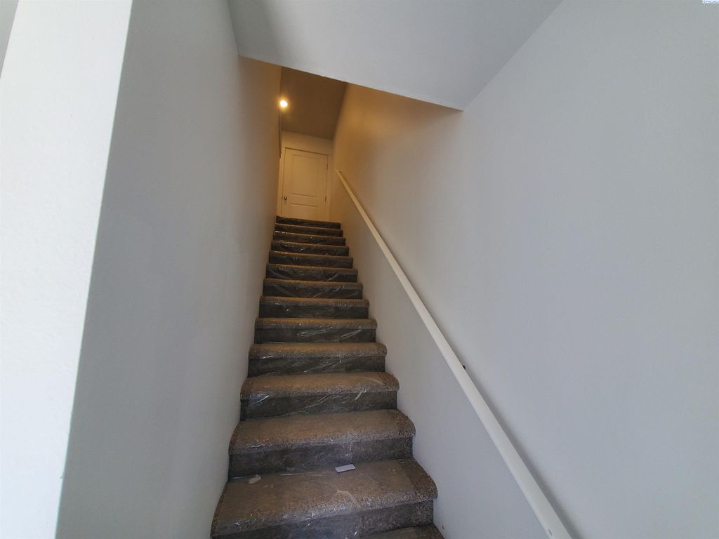 Photo of 5866 W 41st Ave, Kennewick, WA 99338 (MLS # 290391)