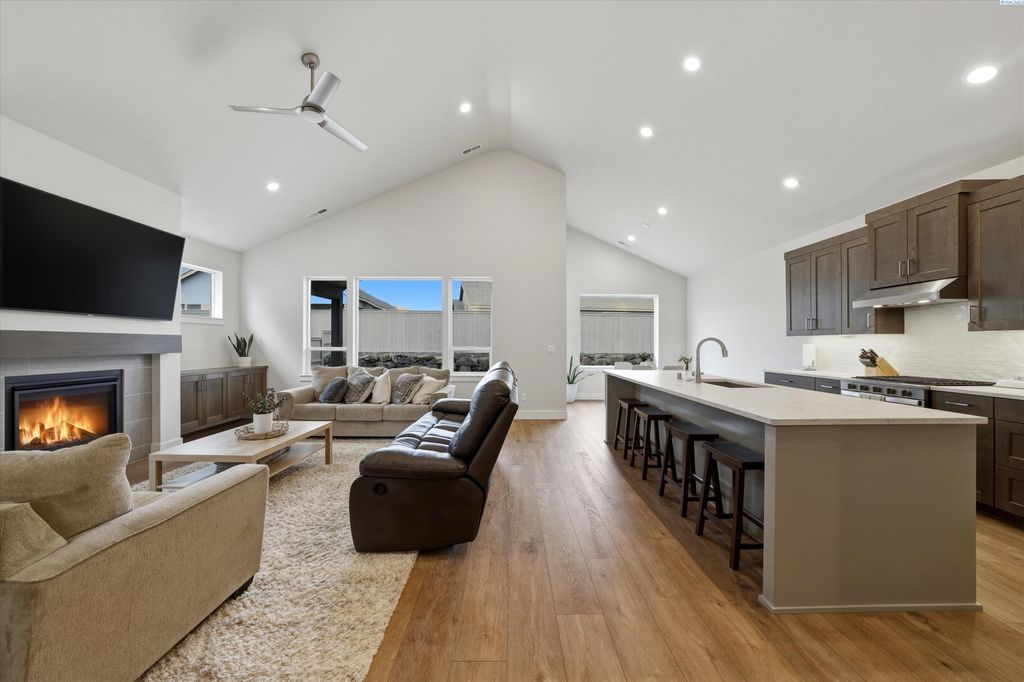 Photo of 2859 Centerline Ave, Richland, WA 99354 (MLS # 290698)