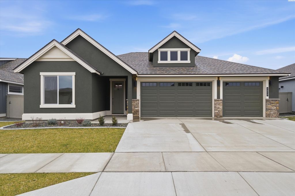 Photo of 2859 Centerline Ave, Richland, WA 99354 (MLS # 290698)