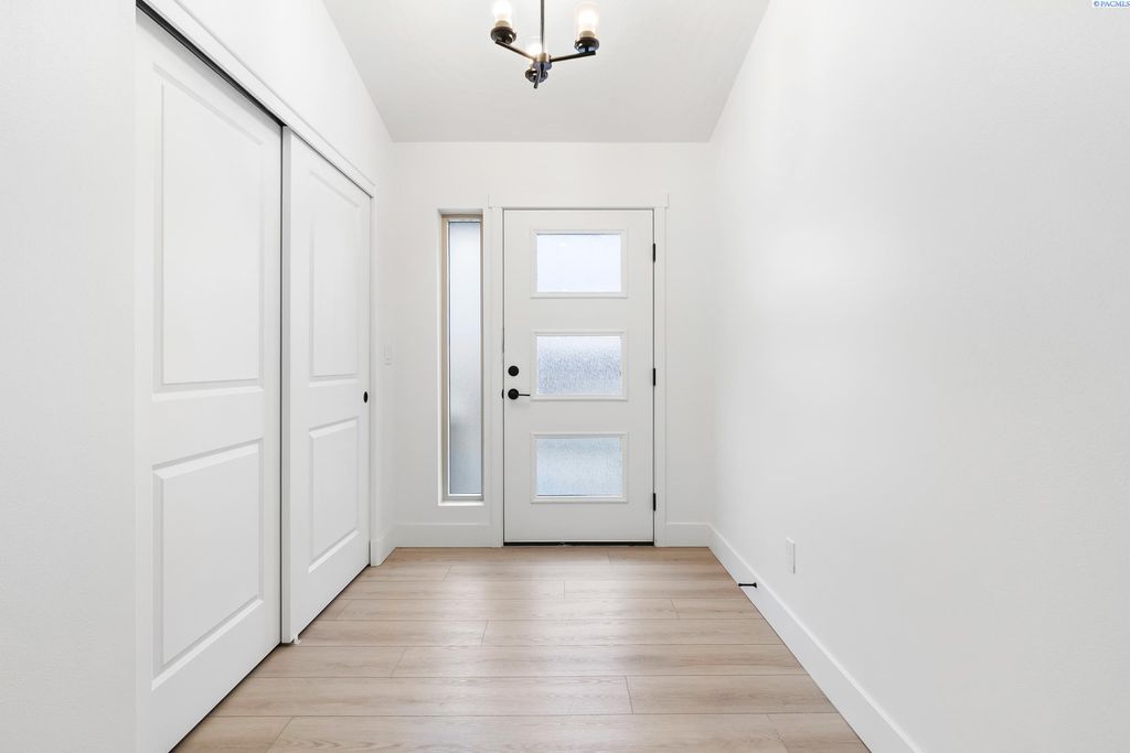 Photo of 6254 W 28th Ave, Kennewick, WA 99338 (MLS # 291751)