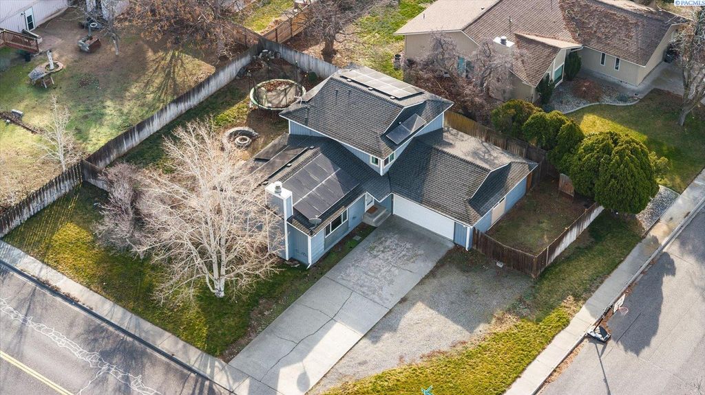 Photo of 8201 W Deschutes Ave, Kennewick, WA 99336 (MLS # 290136)