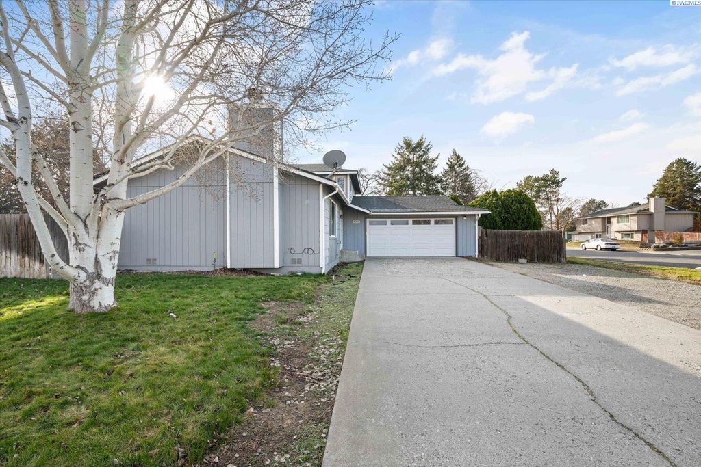 Photo of 8201 W Deschutes Ave, Kennewick, WA 99336 (MLS # 290136)
