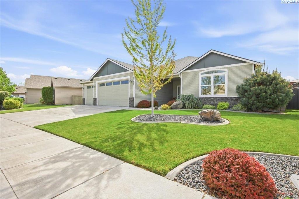 Photo of 5409 W 19th Ave, Kennewick, WA 99338 (MLS # 292473)