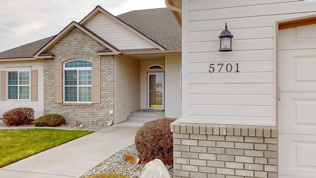 Photo of 5701 Hilo Court, West Richland, WA 99353 (MLS # 290232)