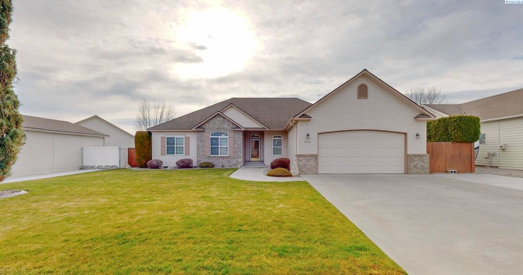 Photo of 5701 Hilo Court, West Richland, WA 99353 (MLS # 290232)