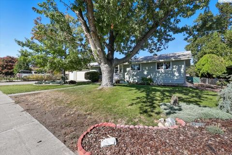 Photo of 1416 Agnes St, Richland, WA 99352 (MLS # 288051)