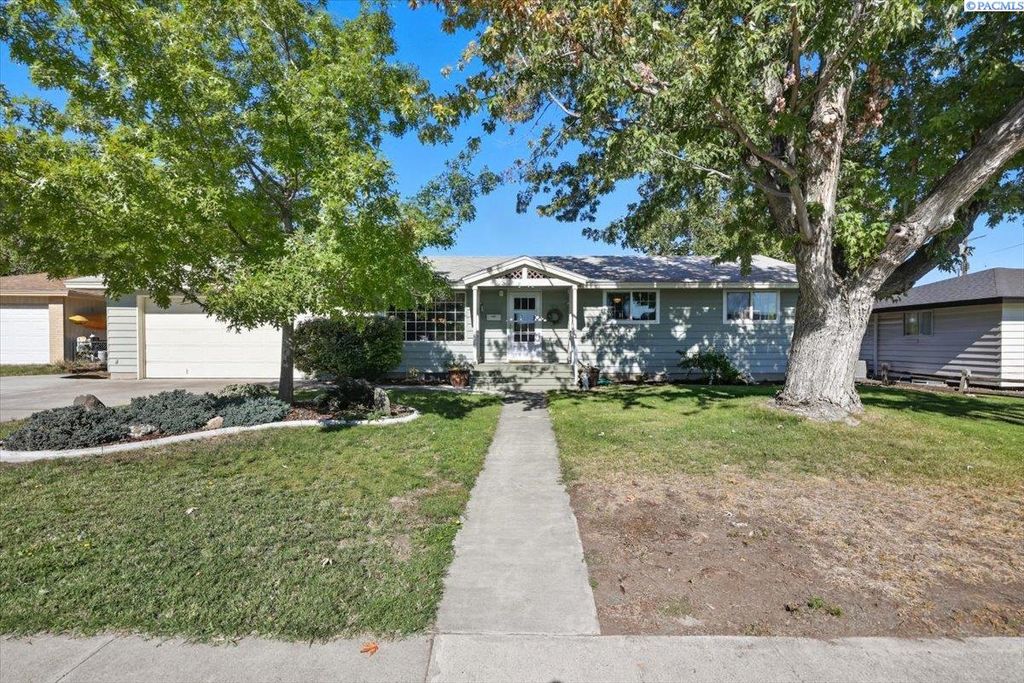 Photo of 1416 Agnes St, Richland, WA 99352 (MLS # 288051)